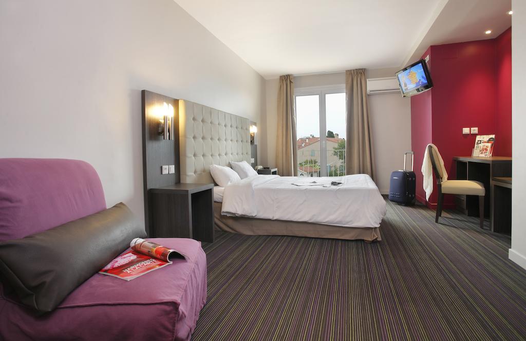 Hotel The Originals Perpignan Sud Le Grillon D'Or Le Boulou Exterior foto