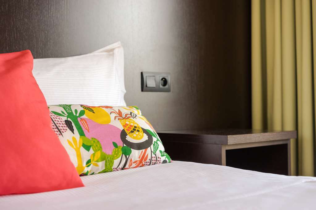 Hotel The Originals Perpignan Sud Le Grillon D'Or Le Boulou Quarto foto